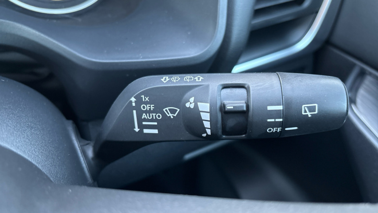 Nissan Qashqai 1.3 DiG-T MH Acenta Premium 5dr Petrol Hatchback